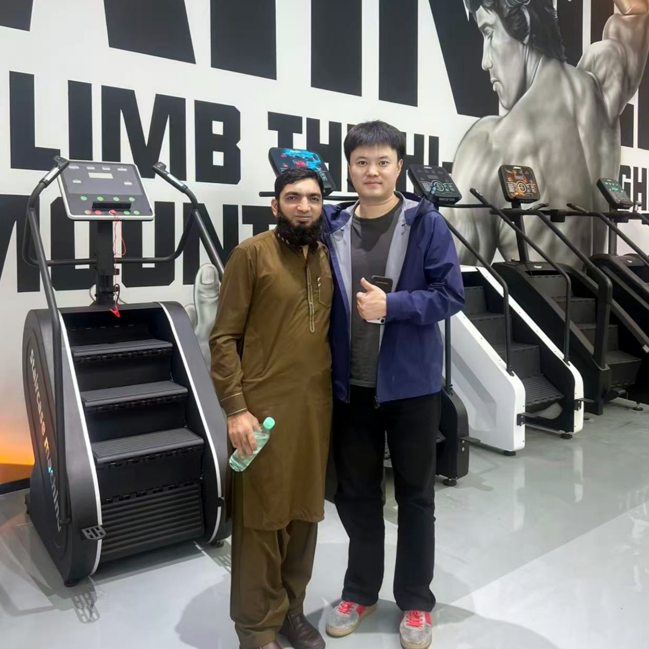 yingruis Fitness Equipment Technology Co., Ltd. Matagumpay na Nakumpleto ang Order ng 30 Curved Treadmills para sa Pakistani Customers